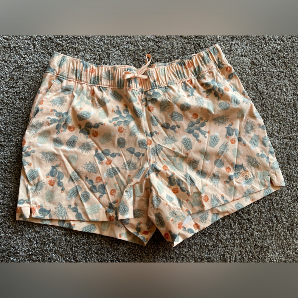 NORTH FACE SHORTS